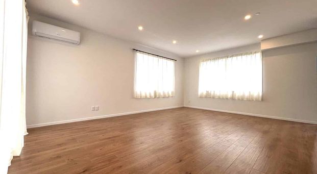 2 Brand New 3 Bedroom Townhouses in Mt Wellington - Photo 1