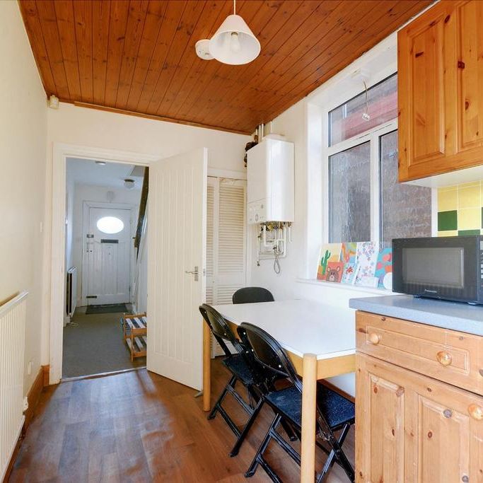 4 bedroom semi-detached house to rent - Photo 1