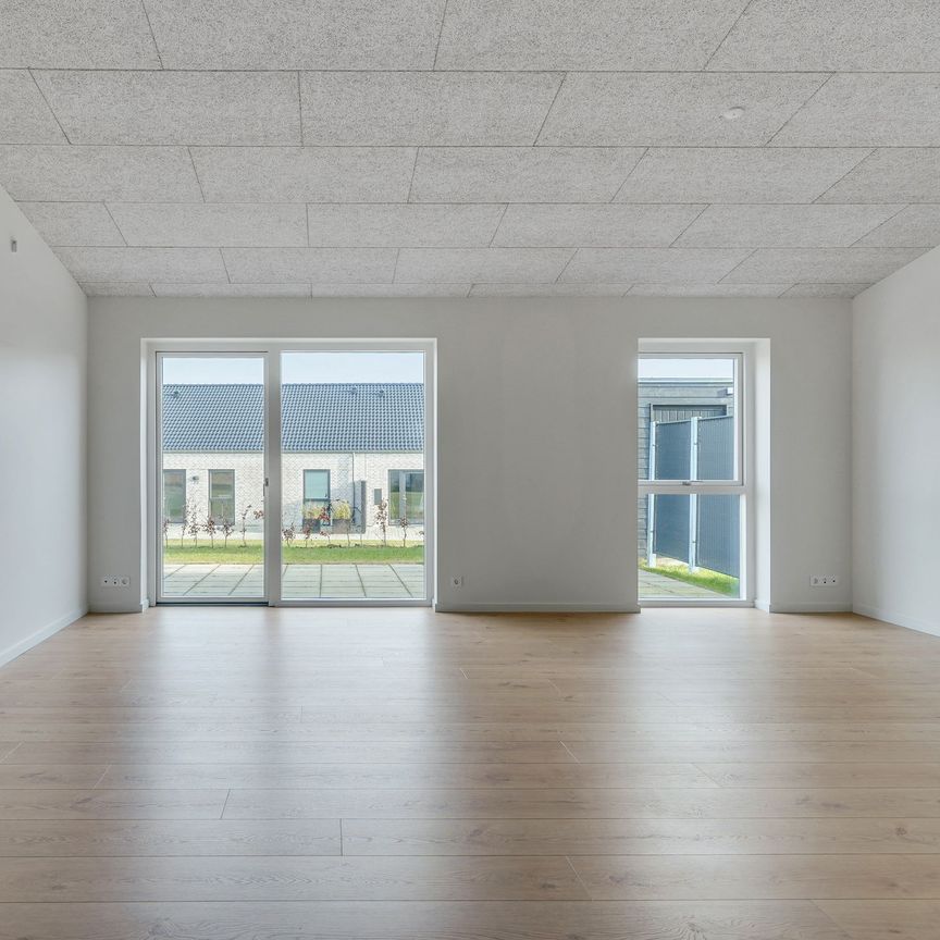 Rækkehus i nyere kvarter med legeplads og grønneområder, med plads til fælleskab - Perfekt til den enlige, parret eller den lille familie. - Photo 1