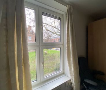 3 Bedrooms in the Heart of Wandsworth Road! - Photo 2