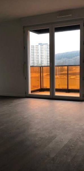 Location Appartement 3 pièces 63m² NOTRE DAME DE BONDEVILLE 76960 - Photo 1