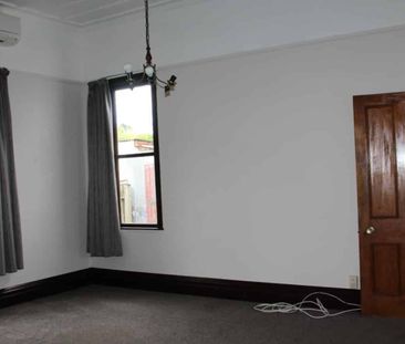 Large Villa with fully fenced backyard! - Photo 1