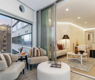 “Embrace a Life of Luxury in the Heart of the City | Unfurnished” - Photo 1