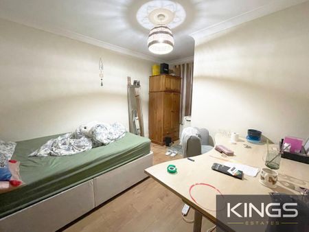 3 bedroom flat to rent - Photo 4