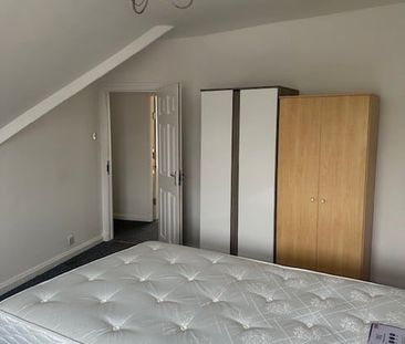 4 Bed Flat, Hendon, NW4 - Photo 3