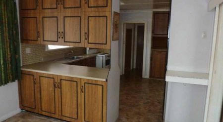 FOUR BEDROOMS - ROSLYN - Photo 5