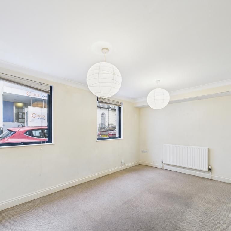 1 bedroom ground floor flat to rent - Photo 1