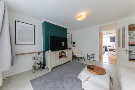 3 bedroom detached house to rent - Photo 2