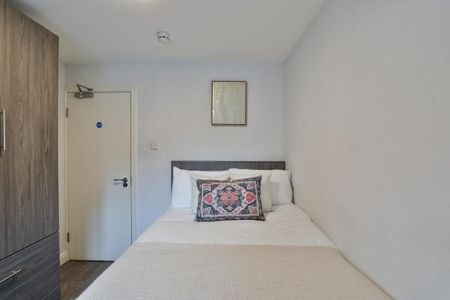 4 bedroom flat to rent - Photo 3