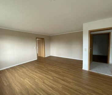 Großzügige Fünf-Raum-Wohnung mit Balkon und Loggia in Gotha! - Foto 1
