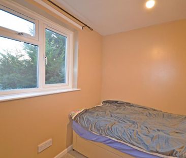 4 bedroom end of terrace house to rent - Photo 3