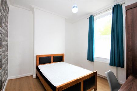 4 bedroom terraced house to rent - Photo 4