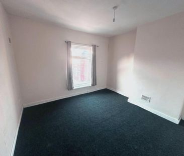 2 bedroom end of terrace house to rent - Photo 3