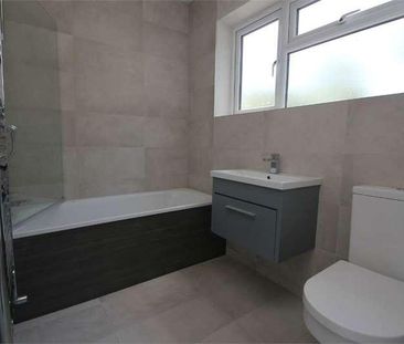 Wiltshire Avenue, Slough, SL2 - Photo 1