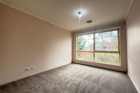 1 Scarborough Square, Mont Albert North - Photo 3