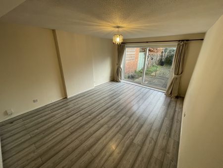 2 Bed Terraced House, The Meadows, NG2 - Photo 2