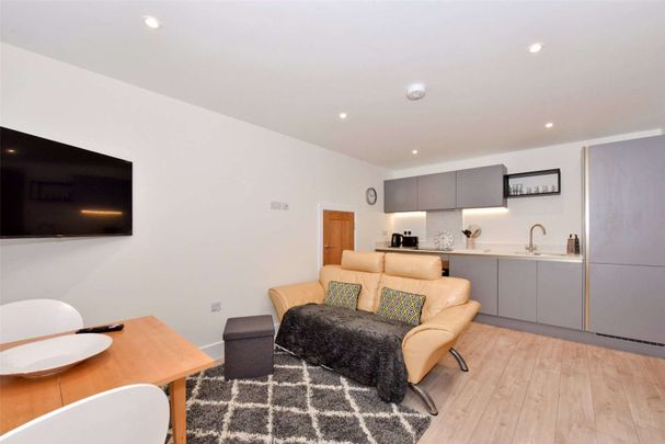 SHORT TERM - A conveniently located one bedroom apartment, offered on a short term basis with bills included and fully furnished - Photo 1