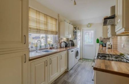 3 Bed Semi-Detached House, Greenhill Grove, BS3 - Photo 5