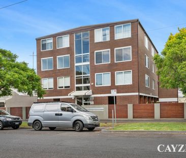 Light filled Apartment in great location - Photo 6