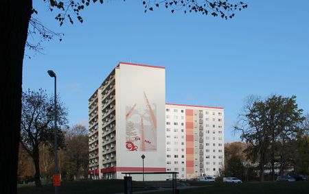 Geräumige 3-Raum-Wohnung mit Badewanne, großem Balkon und tollem Ausblick - Photo 4