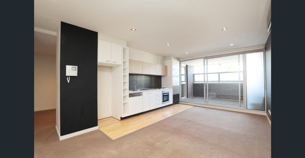 Inner-City Living in the Heart of Richmond - Photo 1