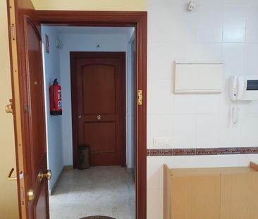 Apartamento de alquiler en Avenida Nuestro Padre Jesús Cautivo, 19,... - Photo 2