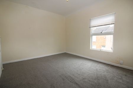 2 Bedroom Mid Terraced House - Photo 3