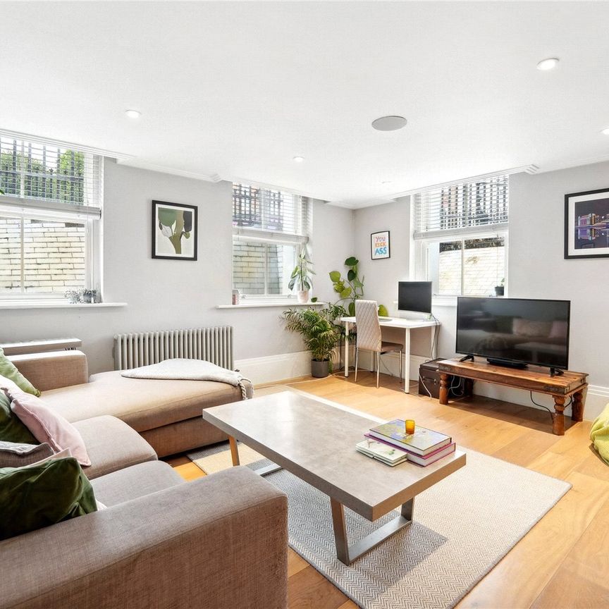 East Hill, SW18, London - Photo 1