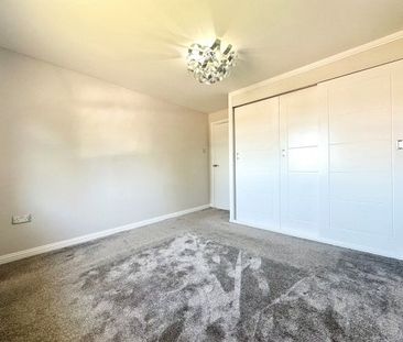 Clark Place, Newton Mearns, G77 6DE - Photo 2