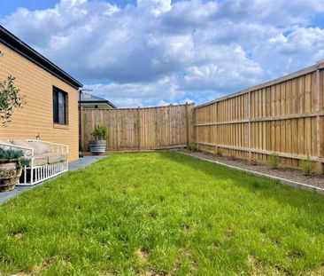 LUXURIOUS FAMILY HOME!!! - Photo 4