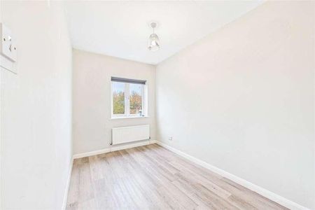 Shifford Crescent, Maidenhead, SL6 - Photo 2