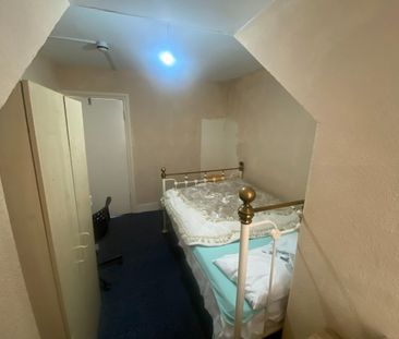 Room in a Shared Flat, Whipps Cross Road, E11 - Photo 2