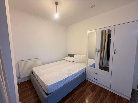 1 bedroom in a house share to rent - Photo 1