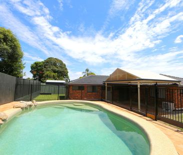 Freshly Renovated Family Home With Pool - Photo 3