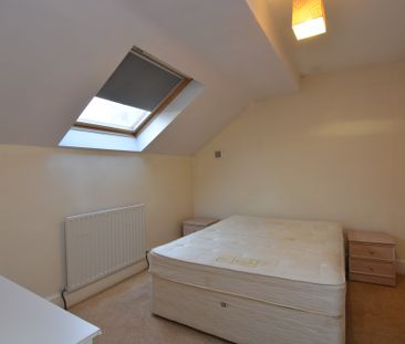 Lovely & Spacious 3 Bedroom House for Rent in South Wimbledon SW19 - Photo 5