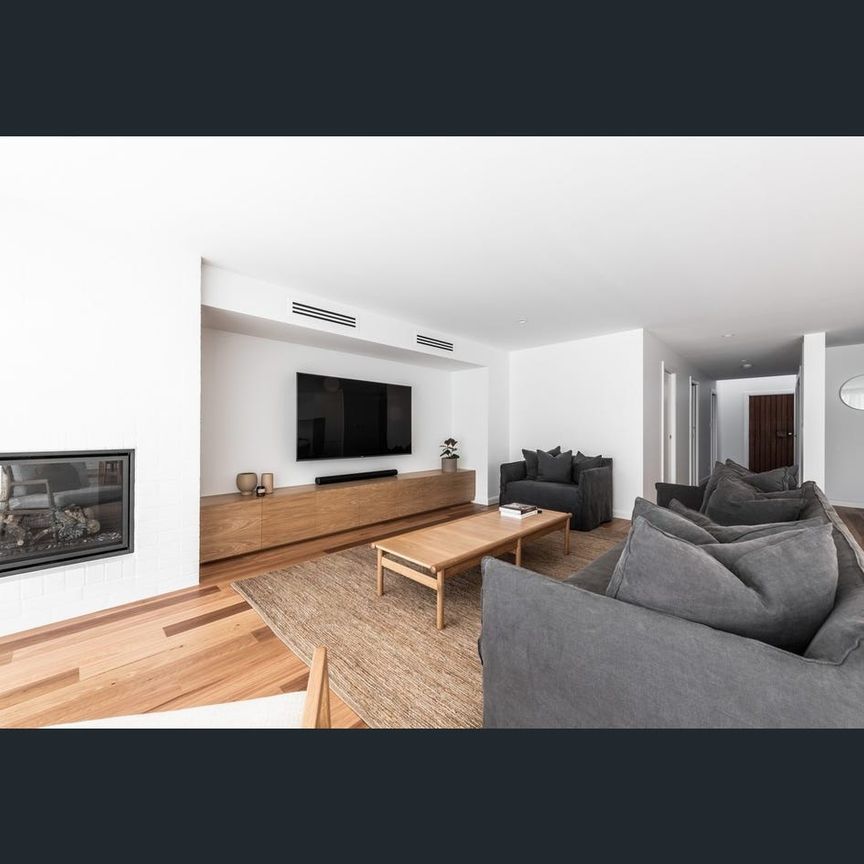 ✨ Resort-Style Luxury Living | Fully Furnished Coastal Sanctuary ✨ - Photo 1