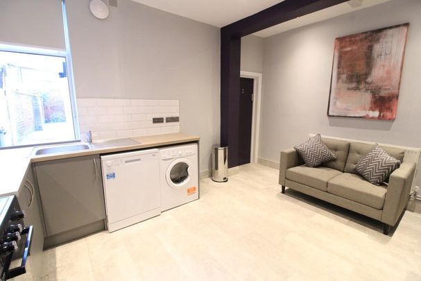 1 bedroom in a house share to rent - Photo 1