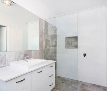 EXECUTIVE STYLE VILLA! - Photo 4