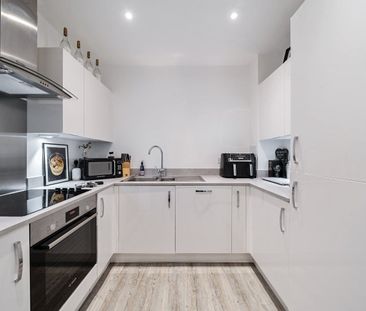 Brumwell Avenue, London, SE18 - Photo 4