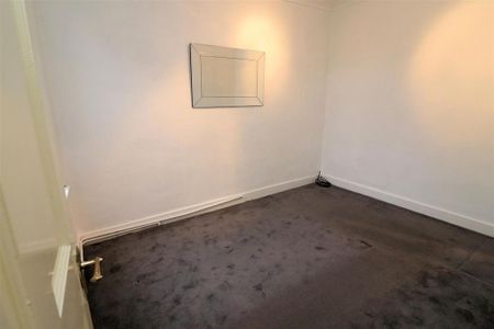 3 bedroom end of terrace house to rent - Photo 4