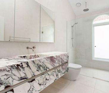 Luxury Coastal Family Residence in Highly Desired Locale - Photo 6