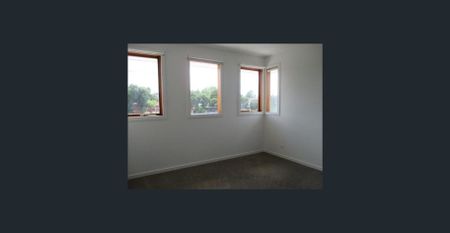 Modern townhouse close to transport! - Photo 2