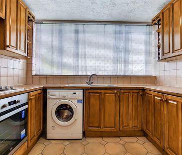Terraced House To Let - Photo 2