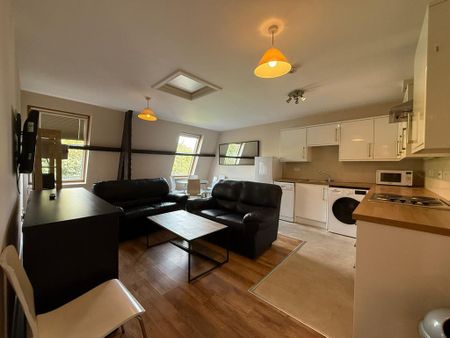 3 bedroom apartment to rent - Photo 2