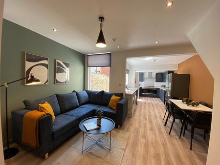 Luxury 5-Bed, 5-Bathroom Student Home – Kensington, Liverpool Room 3 - Photo 4