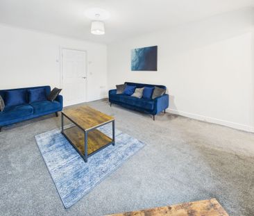 Pennington Square, Leigh, WN7 - Photo 3