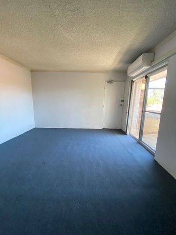 SPACIOUS 2 BEDROOM UNIT - Photo 5