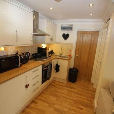 Woking, Surrey, GU22 - Photo 3