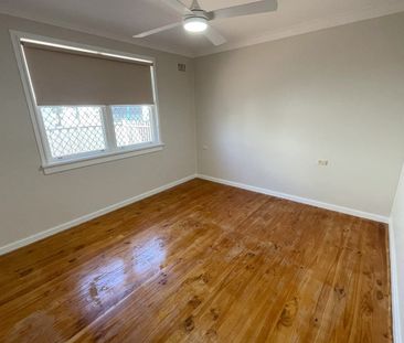 Three bedroom home in Fantastic Location! - Photo 1