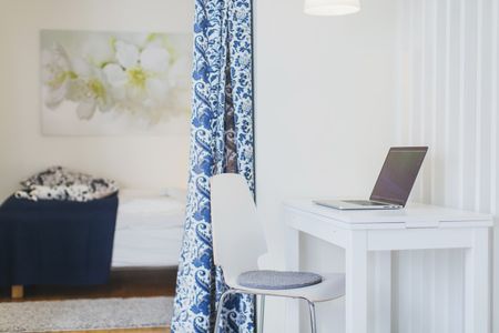 Ett rum med köksdel, sovalkov och uteplats - Photo 5